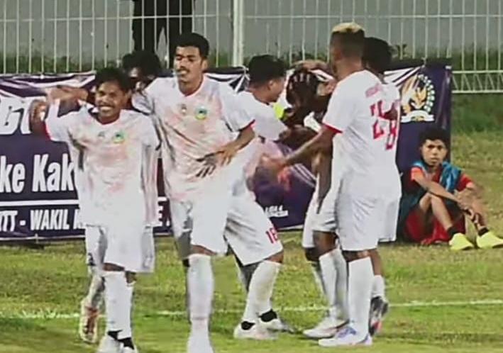 Pemain-Persematim-Manggarai-Timur-melakukan-selebrasi.jpg