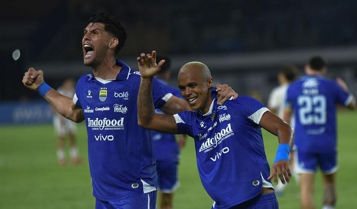 Pemain-Persib-Bandung-melakukan-selebrasi-merayakan-kemenangan.jpg