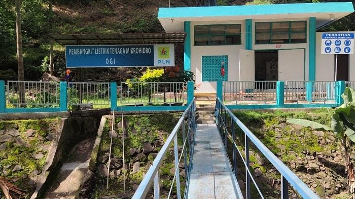 Pertahankan Bauran EBT Sistem Flores, Pejuang Kelistrikan Lakukan Pemeliharaan PLTMH Ogi