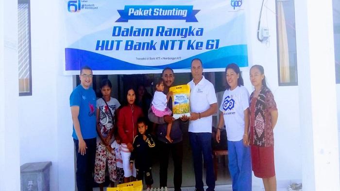 Jelang HUT ke-61, Bank NTT Cabang Sabu Beri Bantuan Bagi Anak Stunting