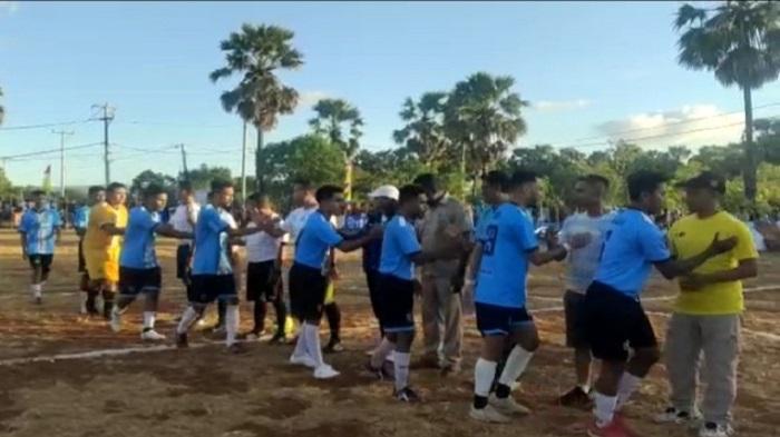 Pembukaan-pertandingan-RKM-Cup-I-di-lapangan-kantor-Camat-Kupang-tengah-pada-Senin-5-Juni-2023.jpg