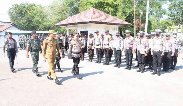 Pemeriksaan-pasukan-pada-apel-kesiapan-pengamanan-Pemilu.jpg