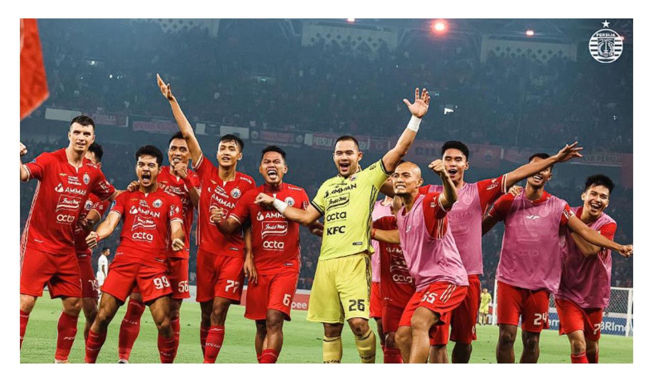 Penggawa-Persija-Jakarta-pose-bersama.jpg