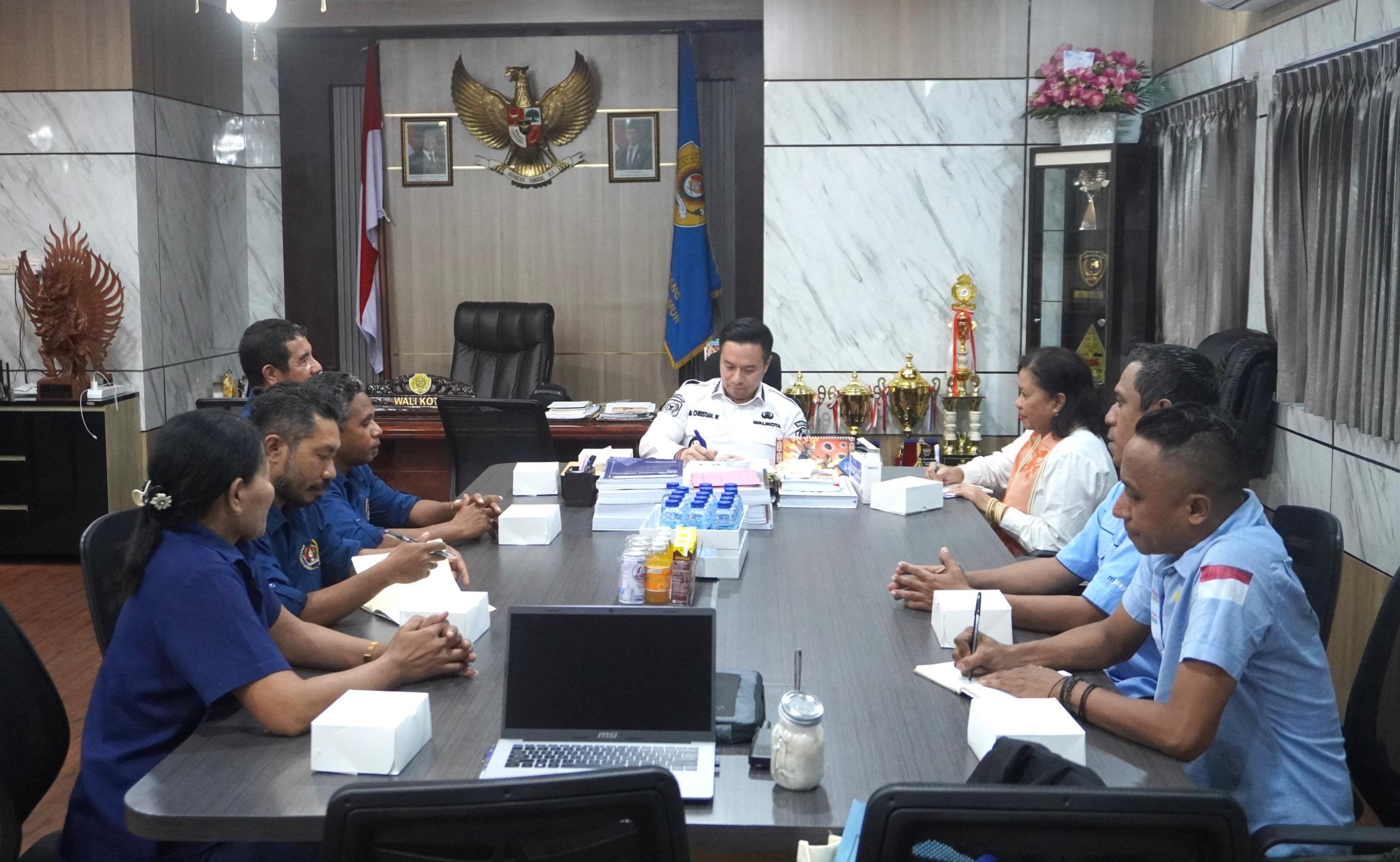 Pengurus-PWI-NTT-dan-Panitia-HPN-2026-Provinsi-NTT-audiensi-bersama-Wali-Kota-Kupang.jpg