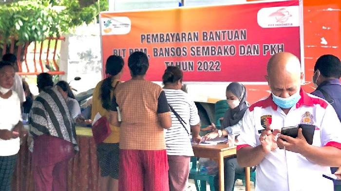 Penyaluran-bantuan-ke-masyarakat-di-Kota-Kupang-melalui-PT-Pos-Indonesia.jpg