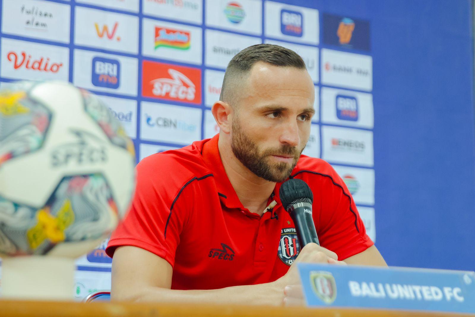 Penyerang-Bali-United-Ilija-Spasojevic-saat-memberikan-keterangan-jelang-laga.jpg