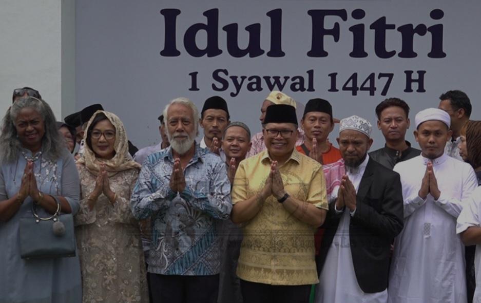 Perdana-Menteri-Timor-Leste-bersama-Duta-Besar-Indonesia-saat-open-house-Idul-Fitri-di-Dili.jpg