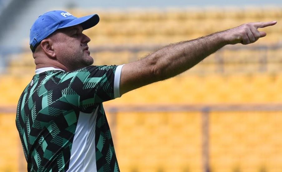 Bojan Hodak tak Khawatir Banyak Pemain Persib Bandung Jalani Ibadah Puasa