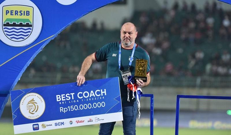 Persib-Bandung-tampil-sebagai-juara-Liga-1.jpg