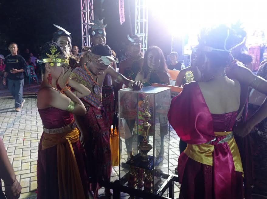Penyerahan Piala Bergilir Koepan Festival Diwarnai Tangisan 