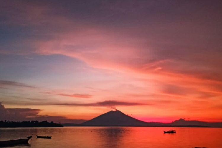Wisata NTT, Pesona Matahari Tebit di Pantai Waiwuring Flores Timur yang Diburuh Wisatawan