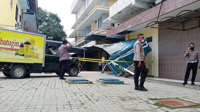 Mobil Box Tabrak Pasien di RSUD Johannes Kupang, Korban Berprofesi Guru di Rote Ndao
