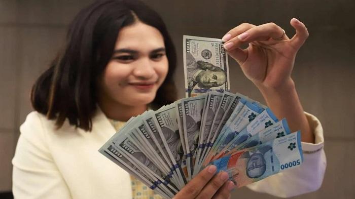 Rupiah Melemah Tajam, Ditutup pada Rp 18.128 per Dolar AS - Pos-kupang.com