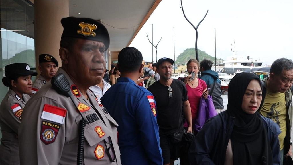 Polisi-Tingkatkan-Pengamanan-Wisata-Bahari-di-Labuan-Bajo.jpg