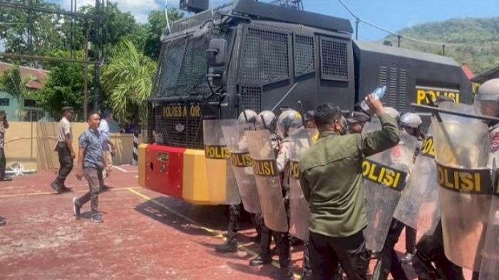 Jelang Pemilu 2024, Polres Alor Gelar Latihan Pengendalian Massa