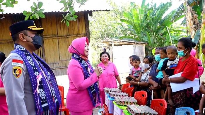 Polres-Sikka-menyalurkannya-bantuan-untuk-PMT-Stunting-dan-warga-tidak-mampu.jpg