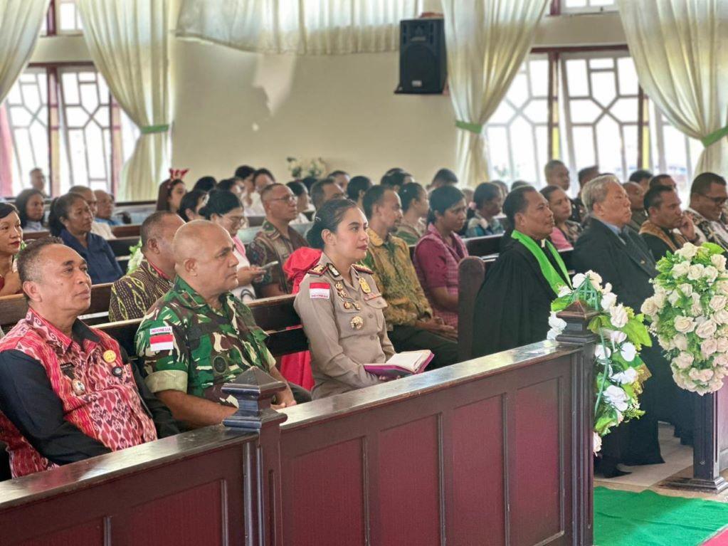 Polres-TTU-Gelar-Natal-Bersama-Oikumene-Usung-Tema-Allah-Hadir-untuk-Menyelamatkan-Keluarga.jpg