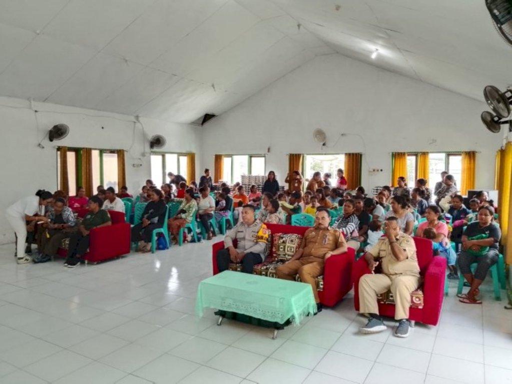 Polsek-Kupang-Timur-Amankan-Penyerahan-Perdana-Makanan-Bergizi-Gratis-di-Desa-Manusak.jpg