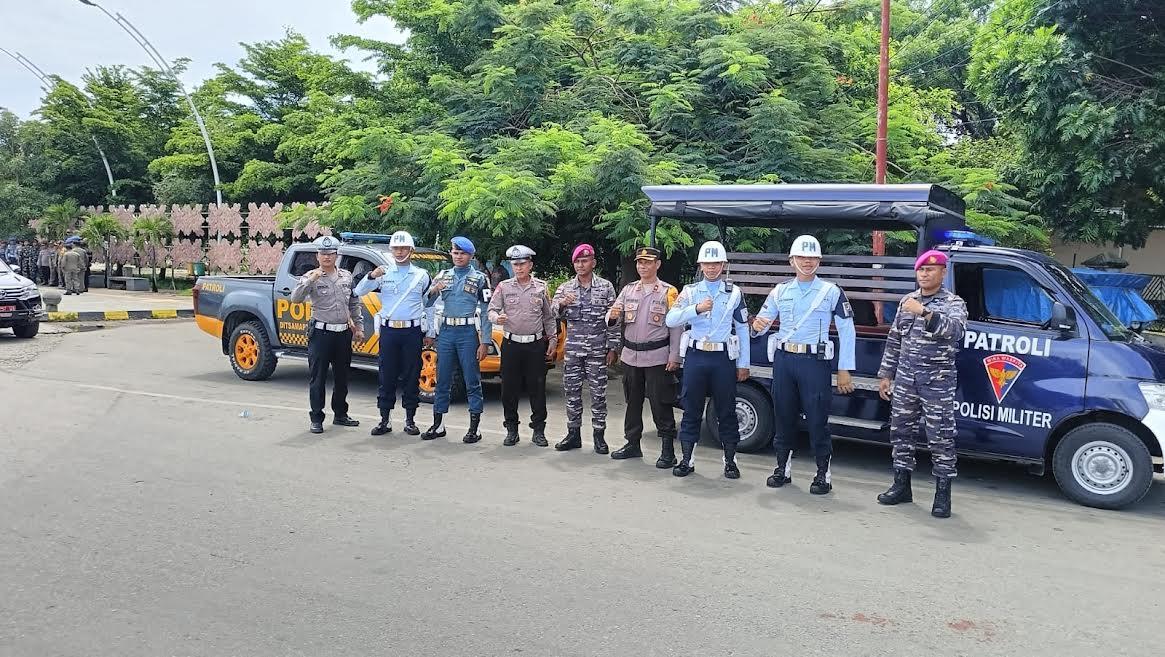 Pose-Bersama-TNI-Polri-saat-melakukan-patroli-di-Kota-Kupang.jpg