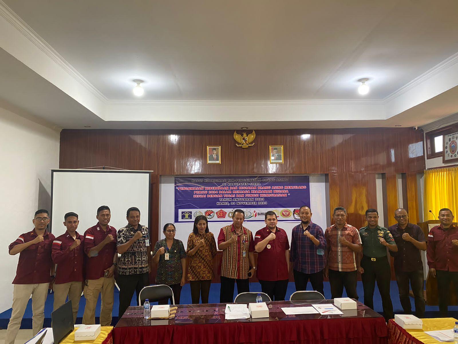 Pose-Bersama-Tim-Pora-Imigrasi-Maumere.jpg