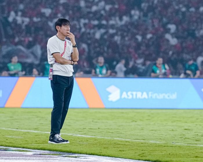 Pose-Pelatih-Timnas-Indonesia-U22-Shin-Tae-Yong.jpg