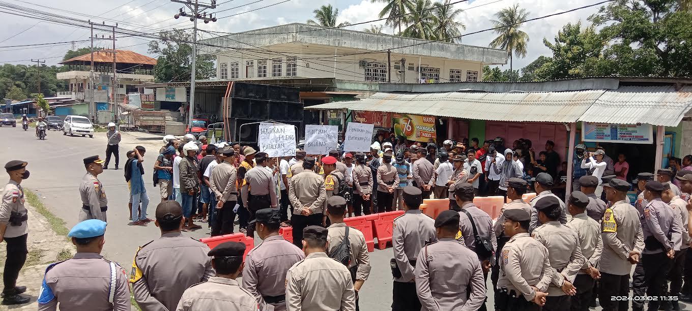 Pose-pelaksanaan-aksi-demontrasi-Aliansi-Masyarakat-Peduli.jpg