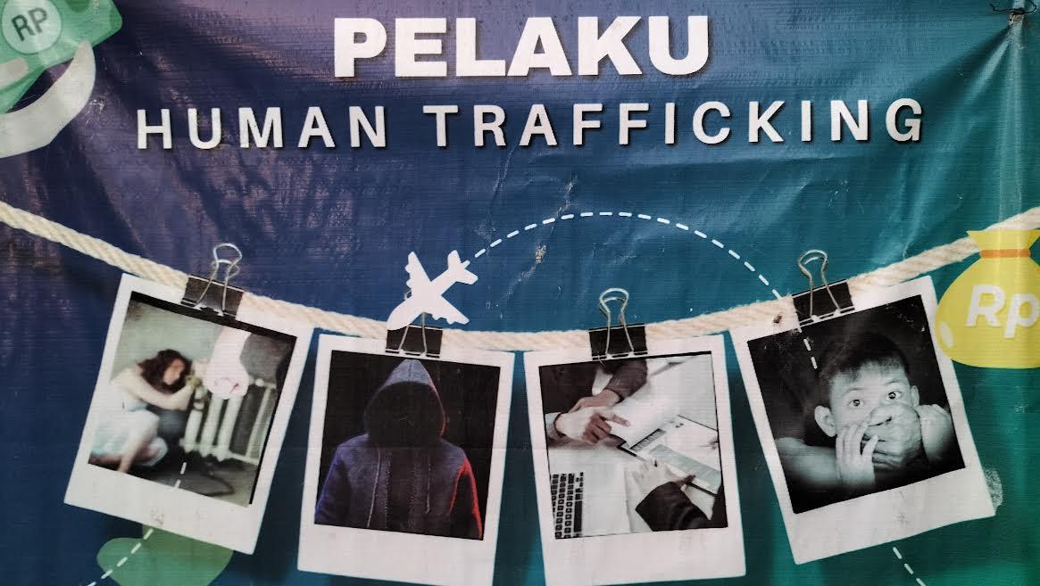 Poster-anti-Human-Trafficking-yang-terpasang-di-Kantor-TRUK-Maumere.jpg