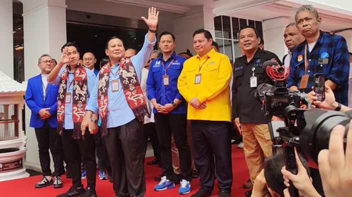 Makna di Balik Selendang Motif Sumba NTT yang Dikenakan Prabowo-Gibran di KPU