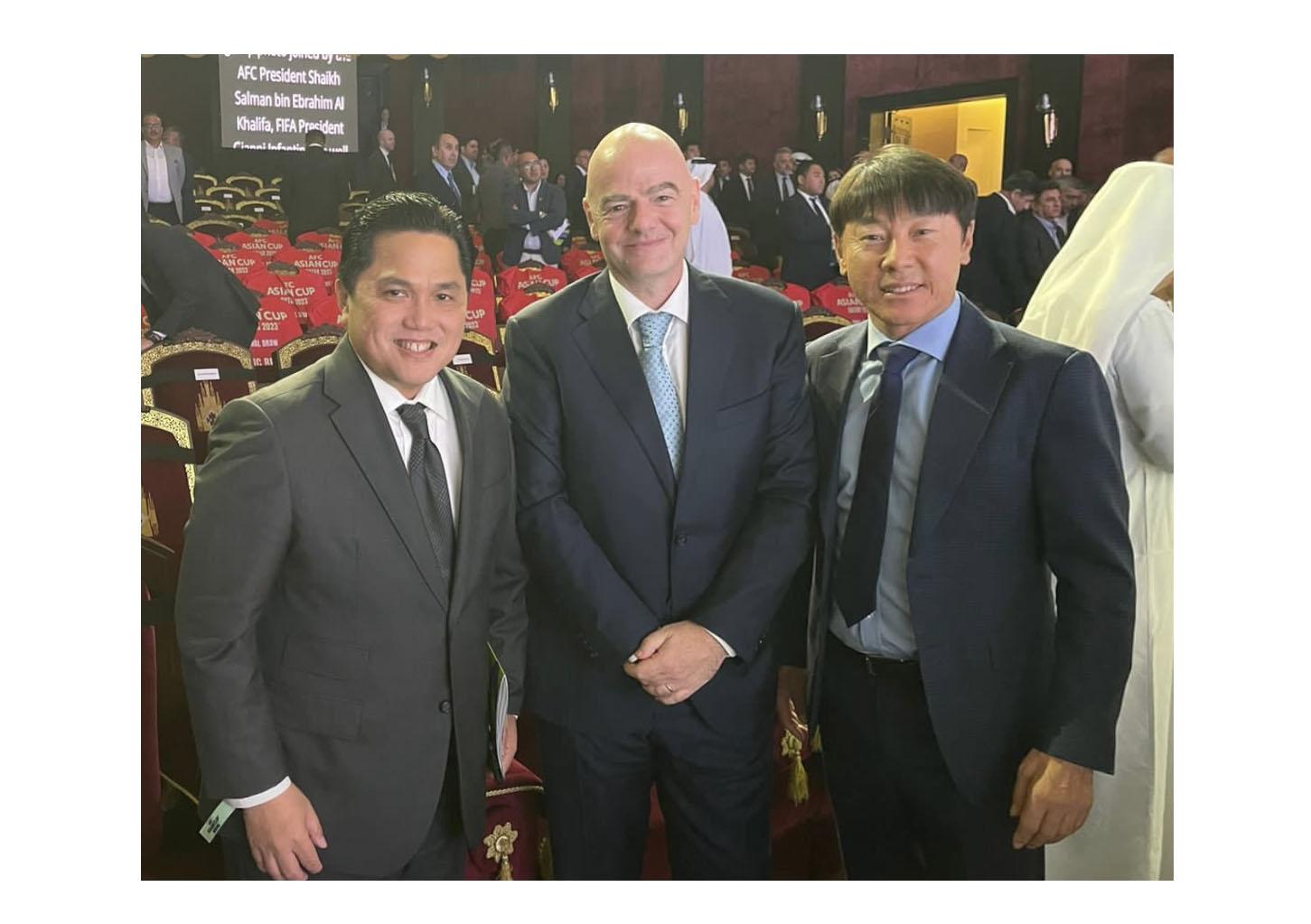Presiden-FIFA-Gianni-Infantino-didampingi-Ketua-Umum-PSSI-Erick-Thohir.jpg