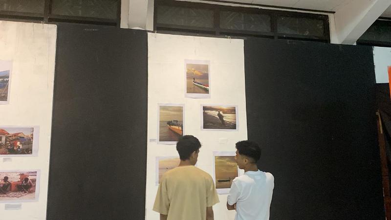 Pameran Fotografi Prodi Ilmu Komunikasi "Di Balik Kokoh" Sukses Digelar