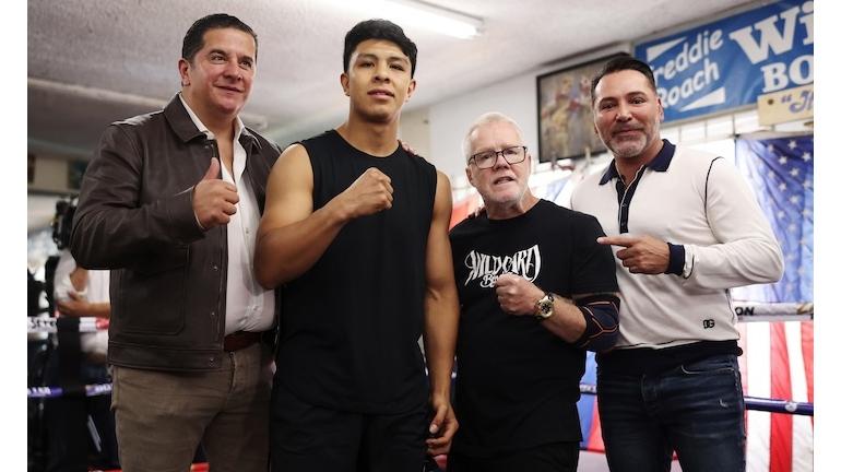 Jadwal Tinju Dunia, Oscar De La Hoya Siap Bikin Jaime Munguia-David Benavidez 'Jantungan'