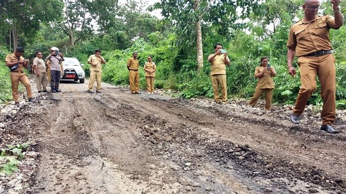 Proyek-ruas-jalan-Tuakepa-menuju-Tenawahang-di-Kabupaten-Flores-Timur.jpg