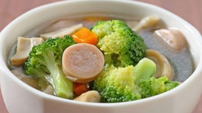 RESEP-MAKANAN-SUP-SOSIS-BROKOLIS-RABU-13-MARET-24.jpg