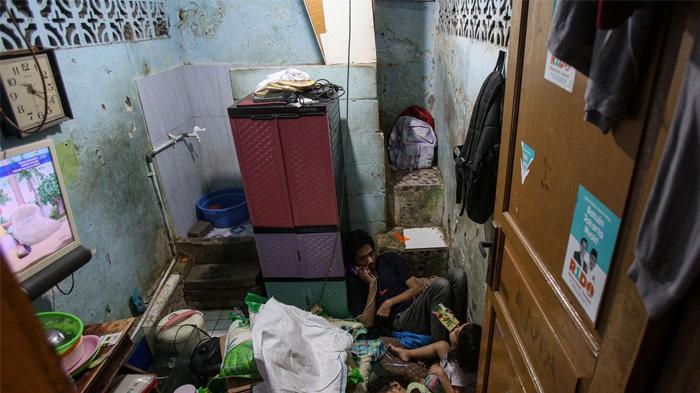 Viral Nenek Hasna Tinggal di Rumah Berukuran 2 Meter x 3 Meter Bersama Belasan Cucunya