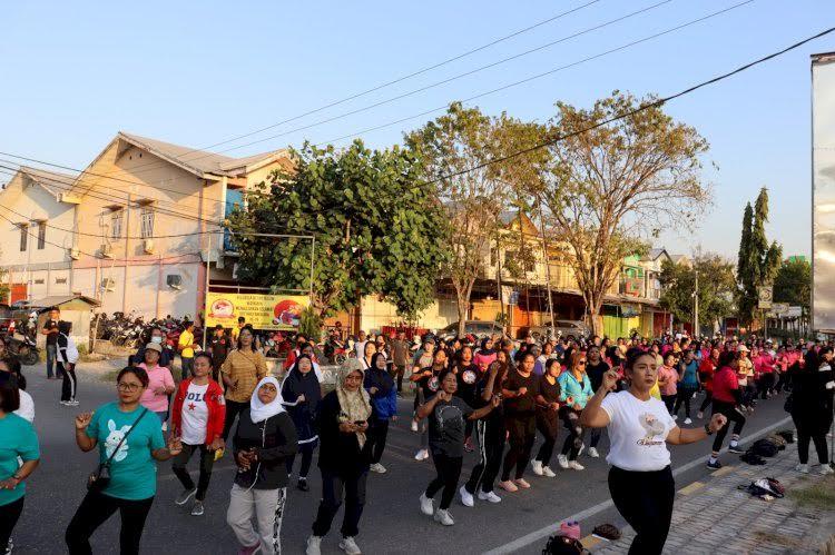 Polres Sumba Timur Ramaikan CFD Jelang HUT Ke-78 Hari Bhayangkara