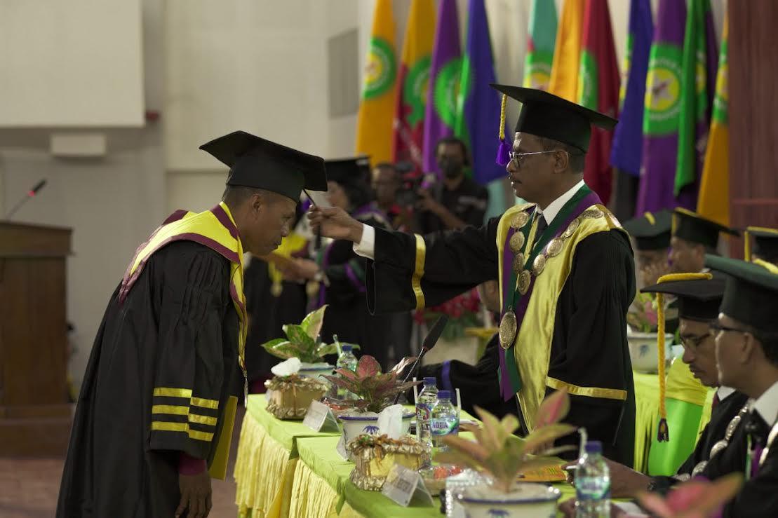 Prof. Maxs Ungkap Mahasiswa dan Dosen di Undana Terjebak Pinjol dan Judol