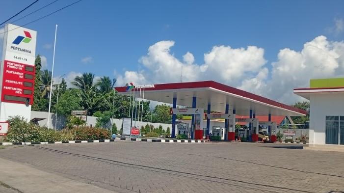 Petugas Belum Razia Kendaraan Penunggak Pajak di SPBU Maumere Sikka - Pos-kupang.com