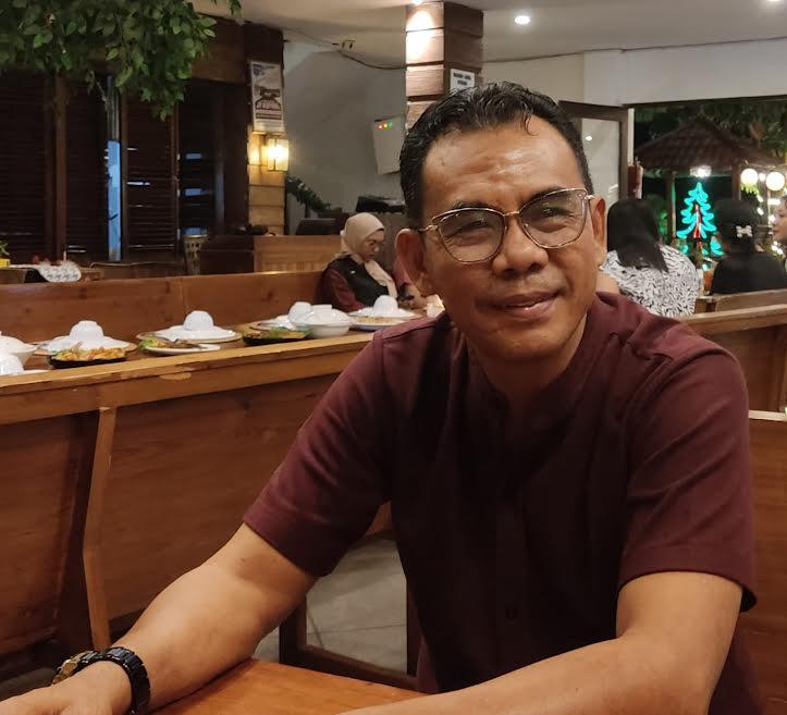 Salah-satu-perwakilan-rekanan-Rustam-Efendi-Direktur-CV-Riski-Anggraini.jpg
