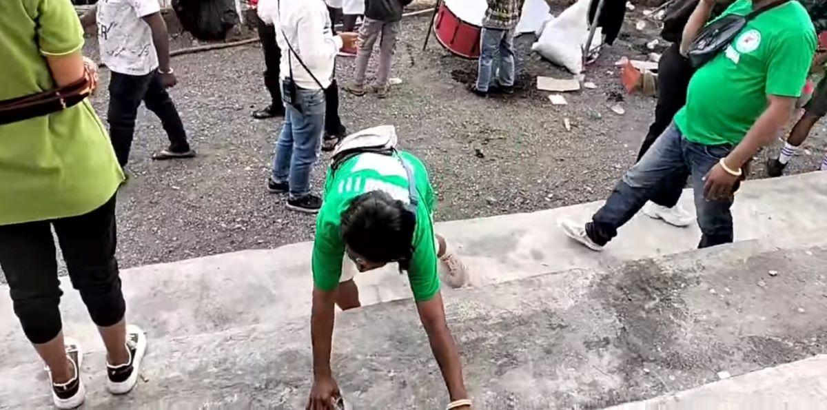 Piala Soeratin 2023 : Aksi Pungut Sampah Persami Mania Usai Laga Tuai Pujian Warganet