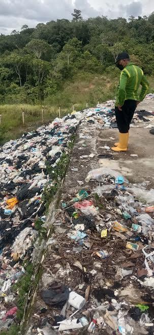 Kadis LH Kerahkan Alat Berat Bersihkan Sampah Berserahkan di TPA Wee Dabo Sumba Barat