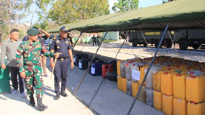 Jelang Purna Tugas, Satgas Yonif RK 744/SYB Serahkan Barang Bukti Penyelundupan ke Bea Cukai Atambua