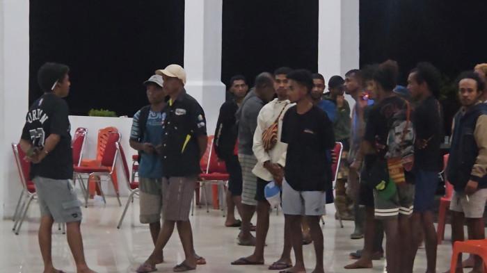 Sebagian-warga-dari-Nabire-Papua-Tengah-dievakuasi-oleh-Polres-Nabire.jpg