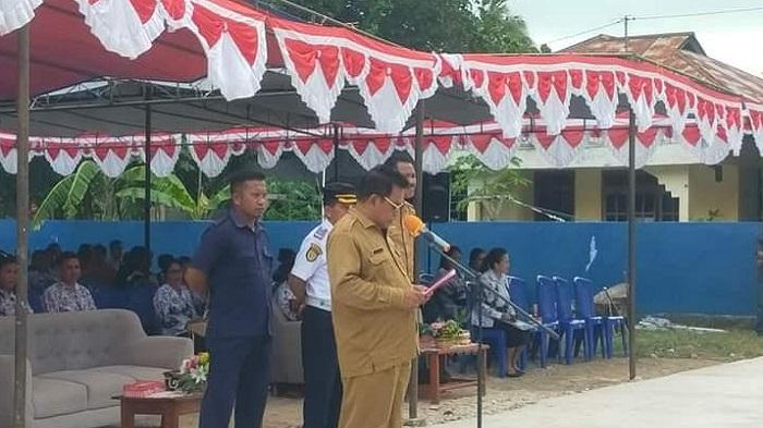 Sekda-Sumba-Barat-Yeremia-Ndapa-Doda-SSos-membuka-kegiatan.jpg