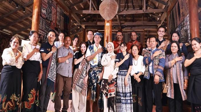 Bupati Sumba Timur Umbu Lili Pekuwali Resmikan Sumba Weaving Museum di Kampung Raja Pau - Pos-kupang.com