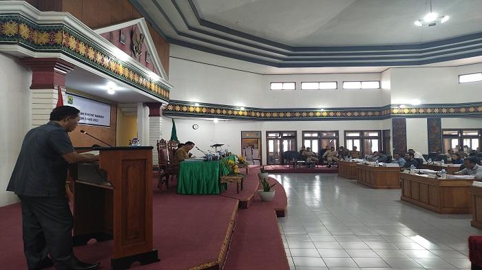 Sidang Ranperda, Fraksi Golkar Minta Maksimalkan Pasar Puni Ruteng, PDIP Soroti Kepadatan Penduduk