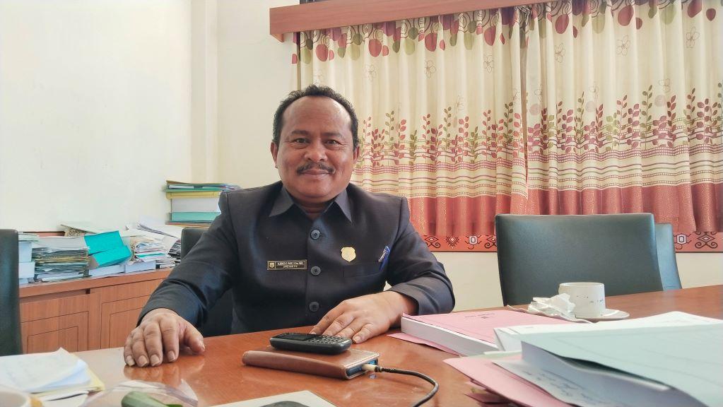 Sekretaris-Komisi-IV-DPRD-Albinus-O-Kase-S-Sos-M-AB.jpg