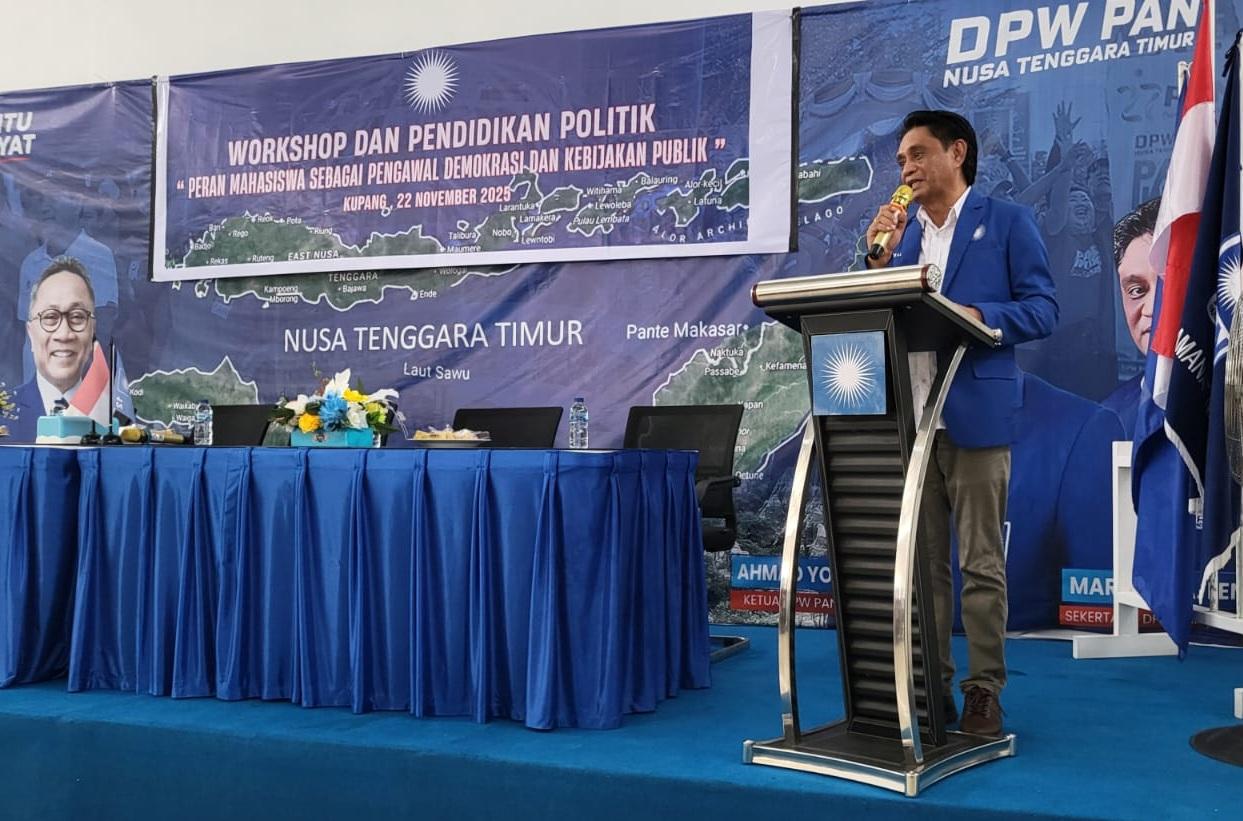 Sekretaris-Umum-DPW-PAN-NTT-Marthen-Lenggu-saat-memberikan-sambutan.jpg