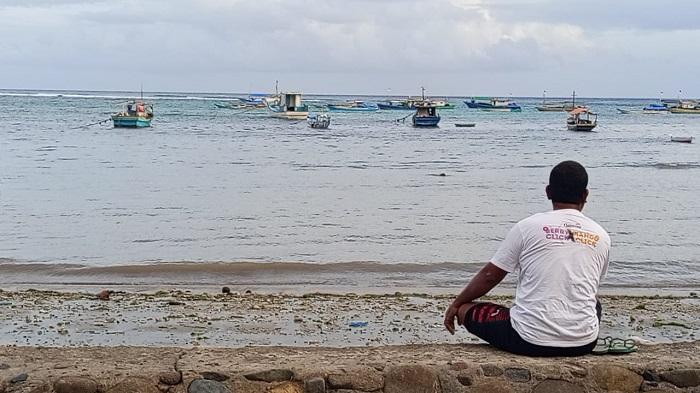 Seorang-nelayan-di-Desa-Mbengu-di-pesisir-pantai.jpg