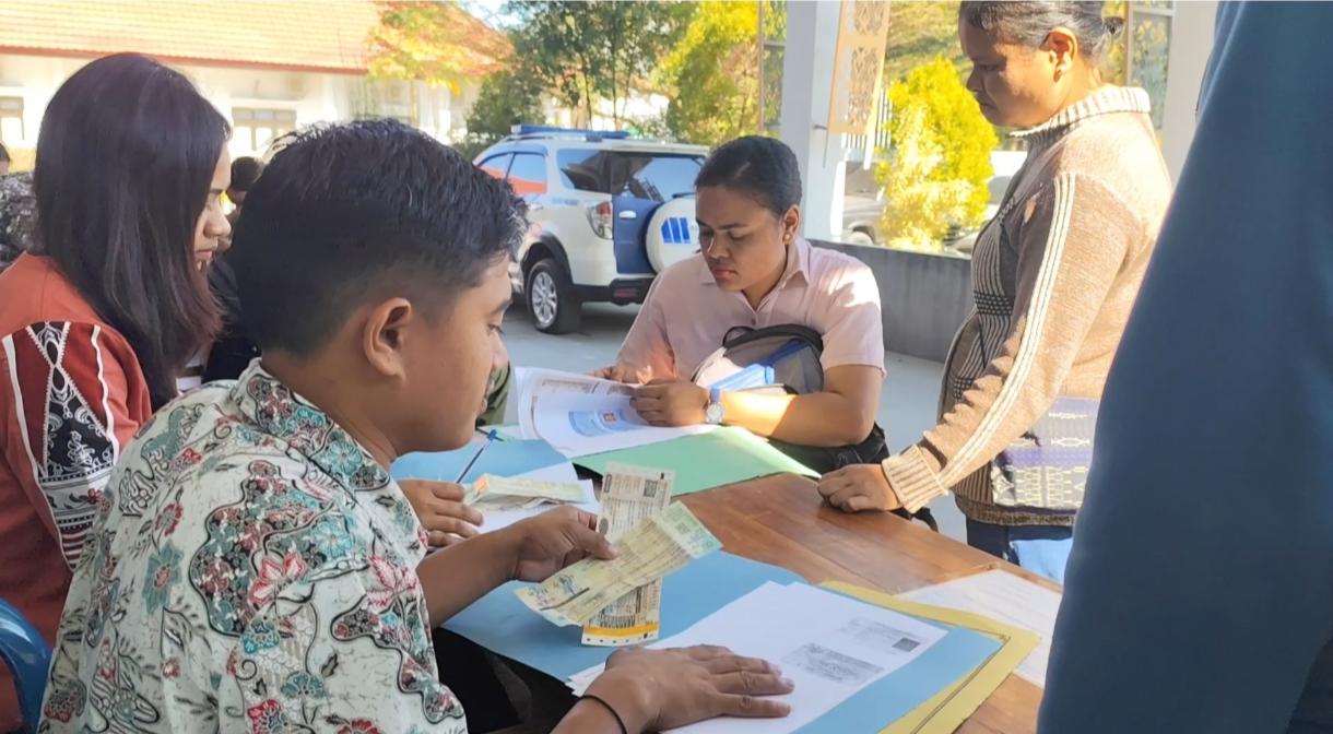 Penertiban Penunggak Pajak Kendaraan, Samsat Kota Kupang Klaim Warga Mendukung - Pos-kupang.com