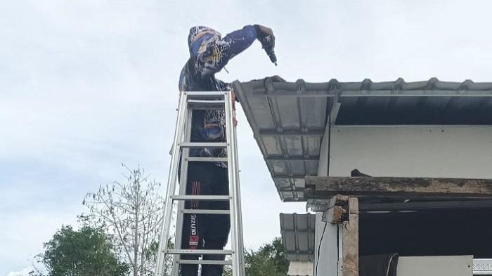 Baru Dibangun, Atap Huntara III di Flores Timur NTT Mulai Terbongkar